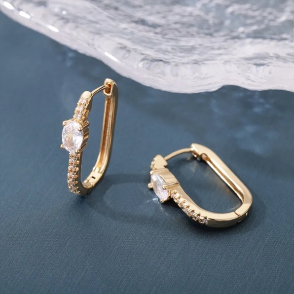 New, Gold Square Earrings - Picture 3 of 3